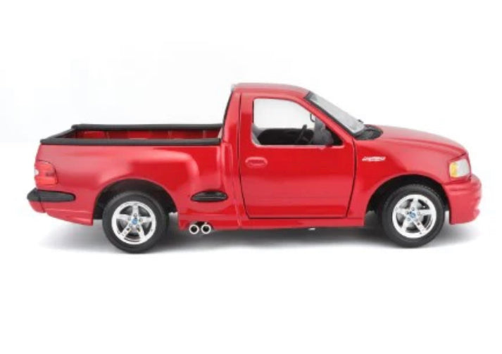 Maisto '02 Ford SVT F-150 Lightning 1:21 - 1:18. – diecastcars1
