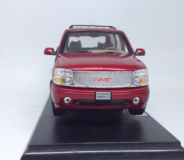Welly '01 Yukon Denali 1:18. – diecastcars1