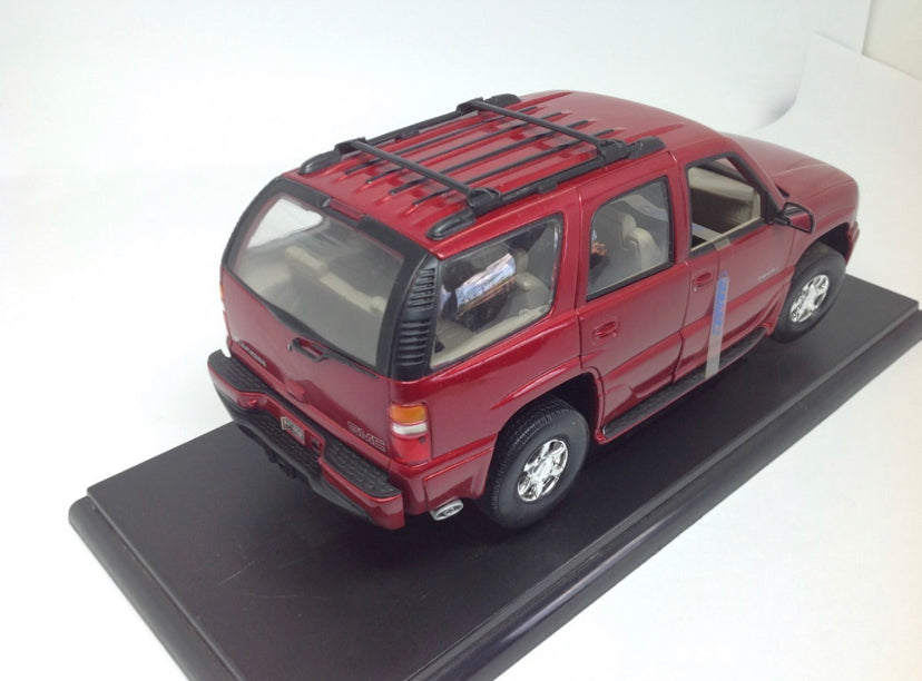Welly '01 Yukon Denali 1:18. – diecastcars1