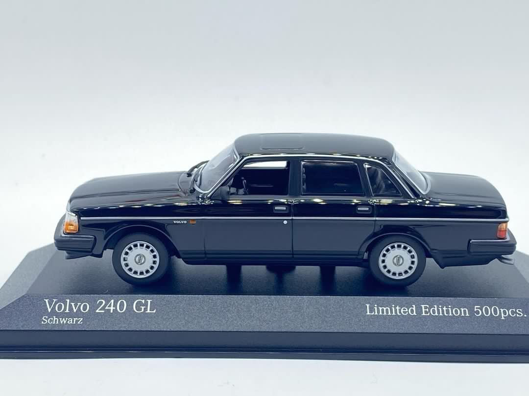 MiniChamps Volvo 240 GL 1:43. – diecastcars1