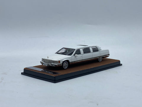 Xiaoguang Model '93 Cadillac Fleetwood Limousine 1:64.