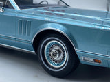 MCG ‘78 Lincoln Continental Mark V 1:18.
