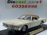 Road Signature ‘71 Buick Riviera 1:18.