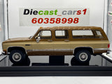Old School ‘86 GMC Suburban 2500 Sierra Classic 1:18.