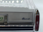 BOS ‘82 Cadillac Fleetwood 1:18.