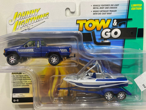 Johnny Lightning ‘85 Toyota SR5 Pick up With Boat and Trailer 1:64.