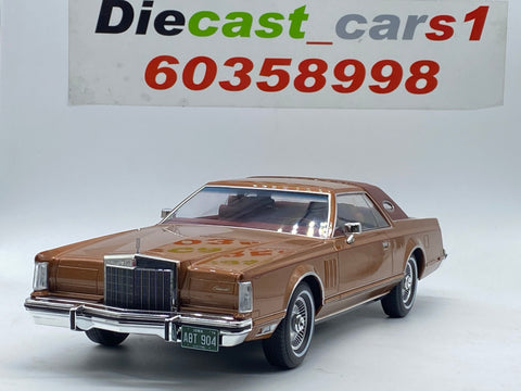 MCG ‘78 Lincoln Continental Mark V 1:18.