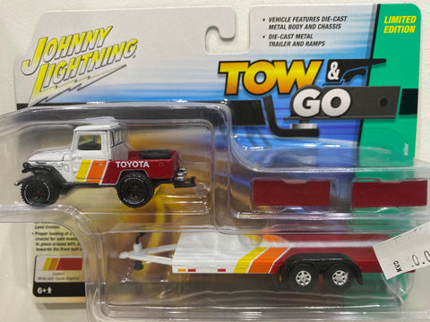 Johnny Lightning ‘80 Toyota Land Cruiser With Open Car Trailer 1:64.