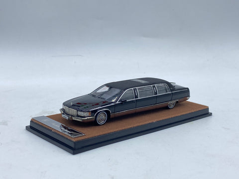 Xiaoguang Model '93 Cadillac Fleetwood Limousine 1:64